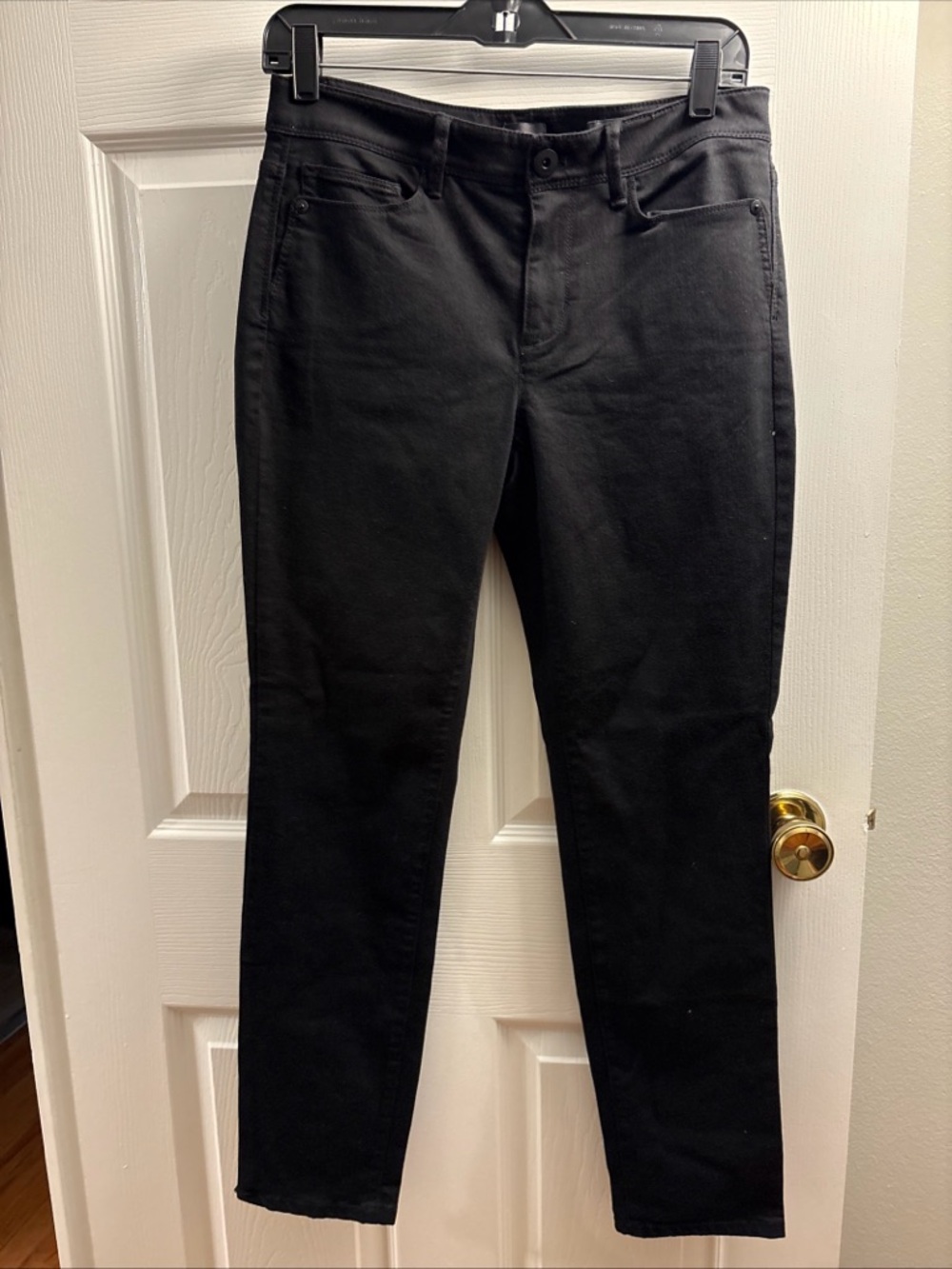 J. Jill Black authentic fit slim ankle size 6 black.